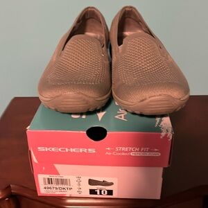 Women’s Sketchers size 10 Taupe